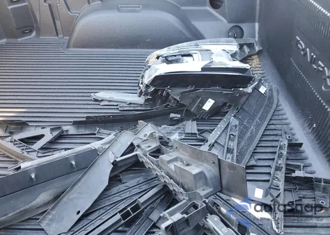 2021 Chevrolet Silverado C1500 Lt z USA, uszkodzony, nr VIN 1GCPWCED4MZ363459